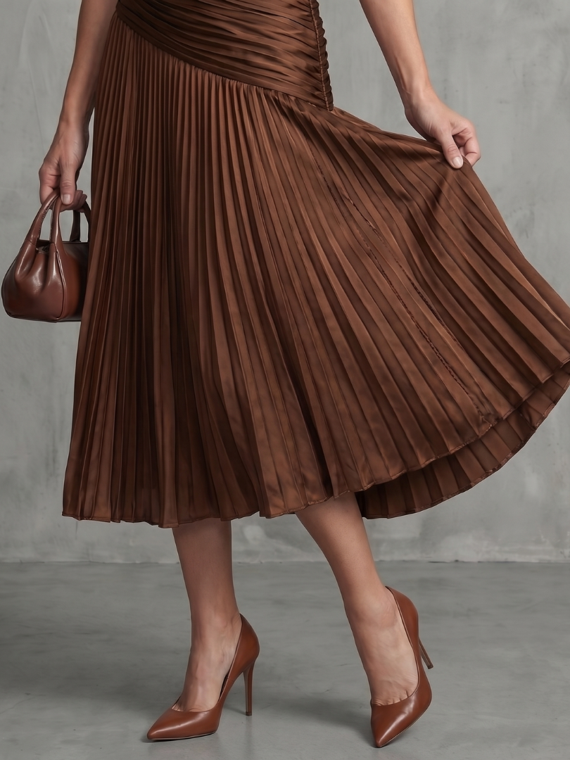 Elegant Pleated Midi Dress with Waistband Detail