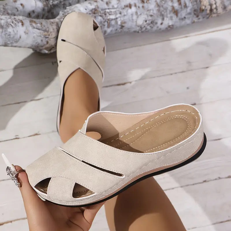 Elegant Breathable Round-Toe Sandal for Summer