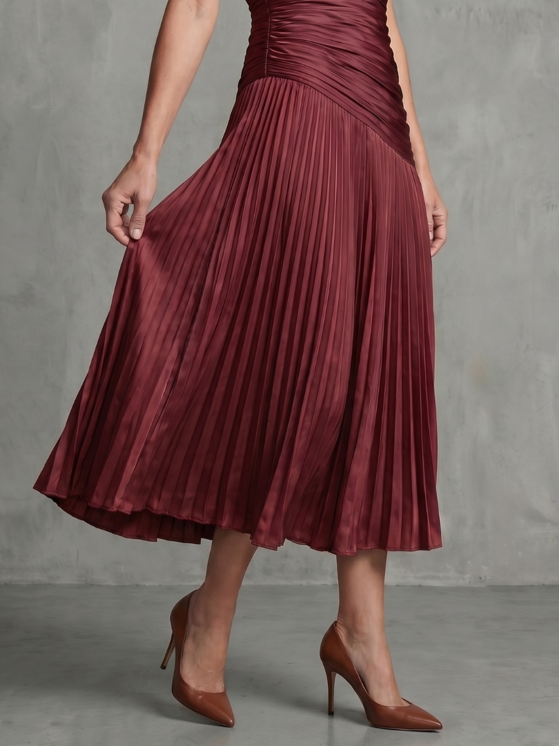 Elegant Pleated Midi Dress with Waistband Detail